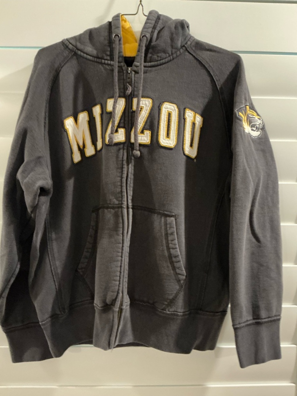 EUC - Men’s Colosseum Mizzou Gray Zip-Up Hoodie - Size LG